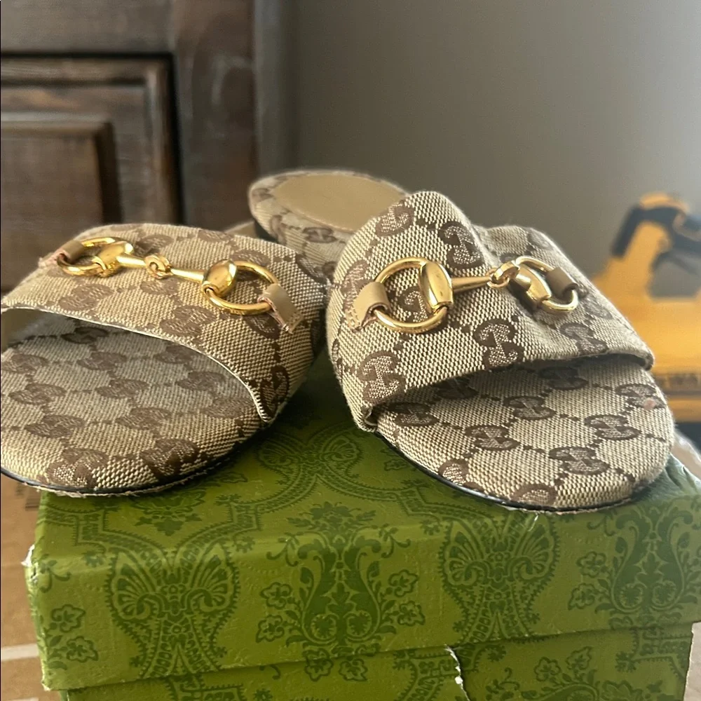 Gucci Beige and Gold Women's Slippers - Picture 1 of 6